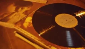 レコードには人を惹きつける魅力が詰まっている。